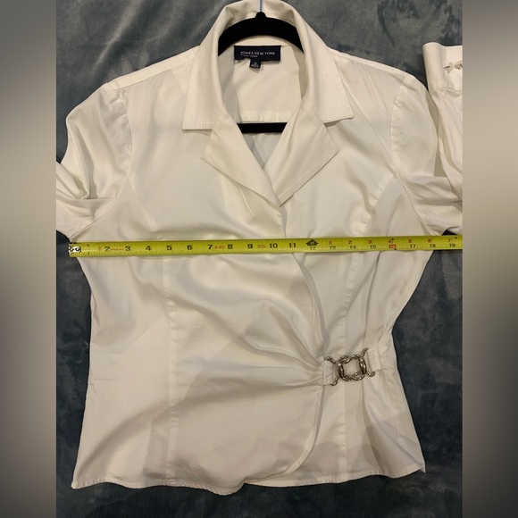 JONES NEW YORK | M | White cotton long sleeve blouse wrap with silver buckle - Picture 2 of 10